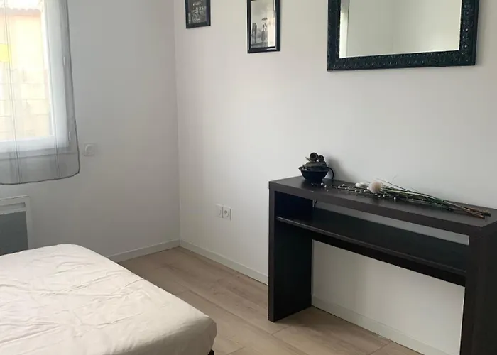 Climatisee Proche Centre-ville, Parking Villa *